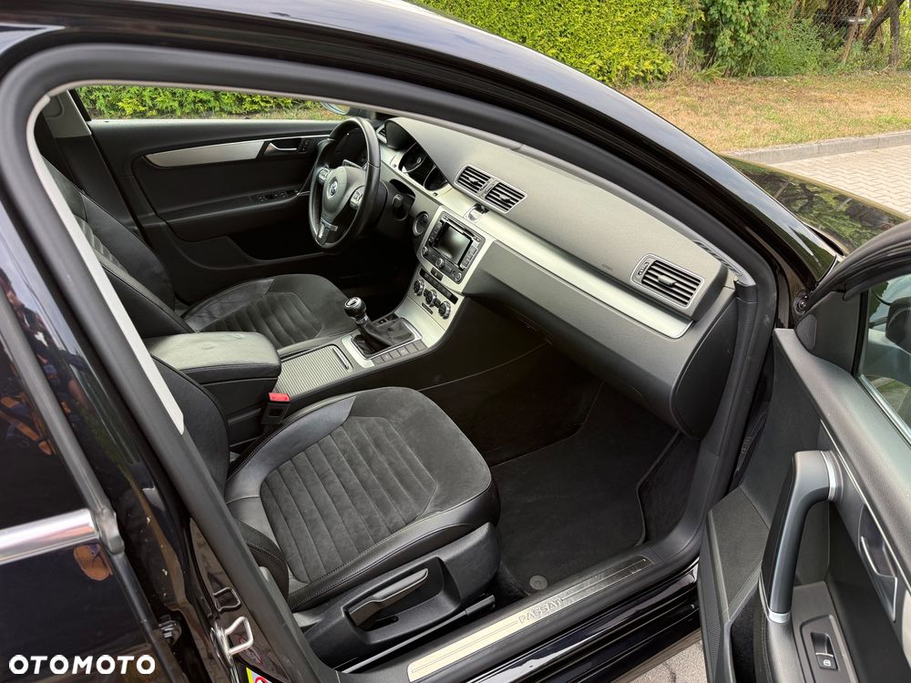 Volkswagen Passat 2.0 TDI DPF Highline - 12