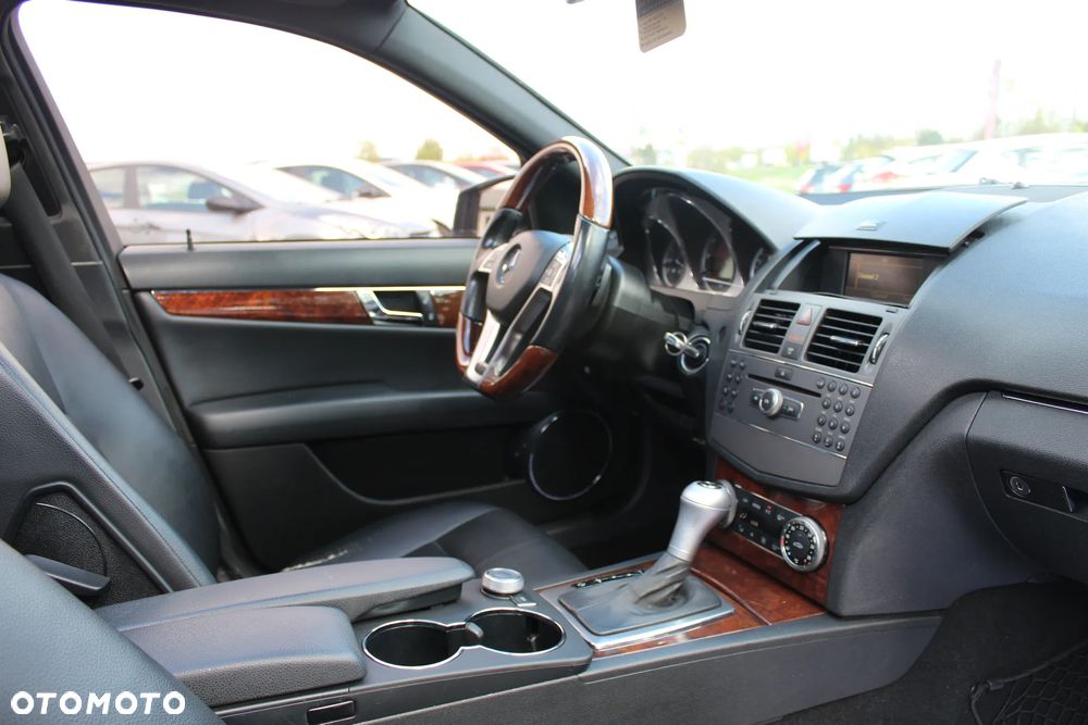 Mercedes-Benz Klasa C 300 7G-TRONIC - 21