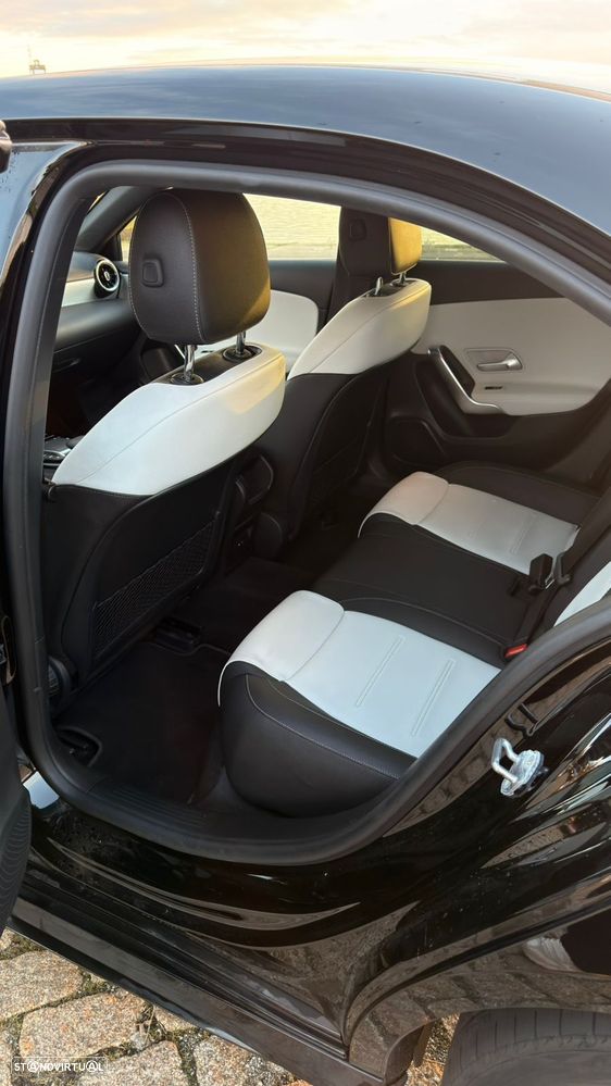 Mercedes-Benz A 250 Limousine e AMG Line - 11