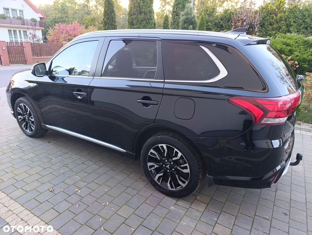 Mitsubishi Outlander PHEV Instyle NAVI + - 7