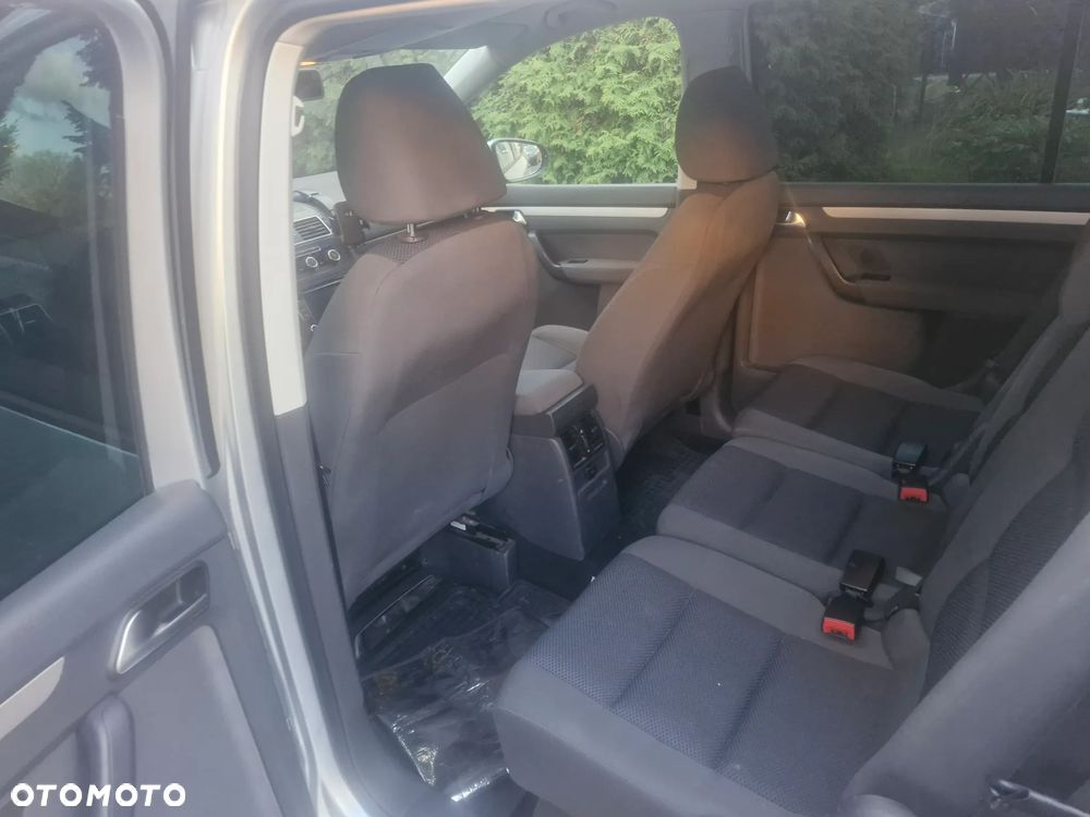 Volkswagen Touran 1.6 TDI DPF BlueMotion Technology Trendline - 8