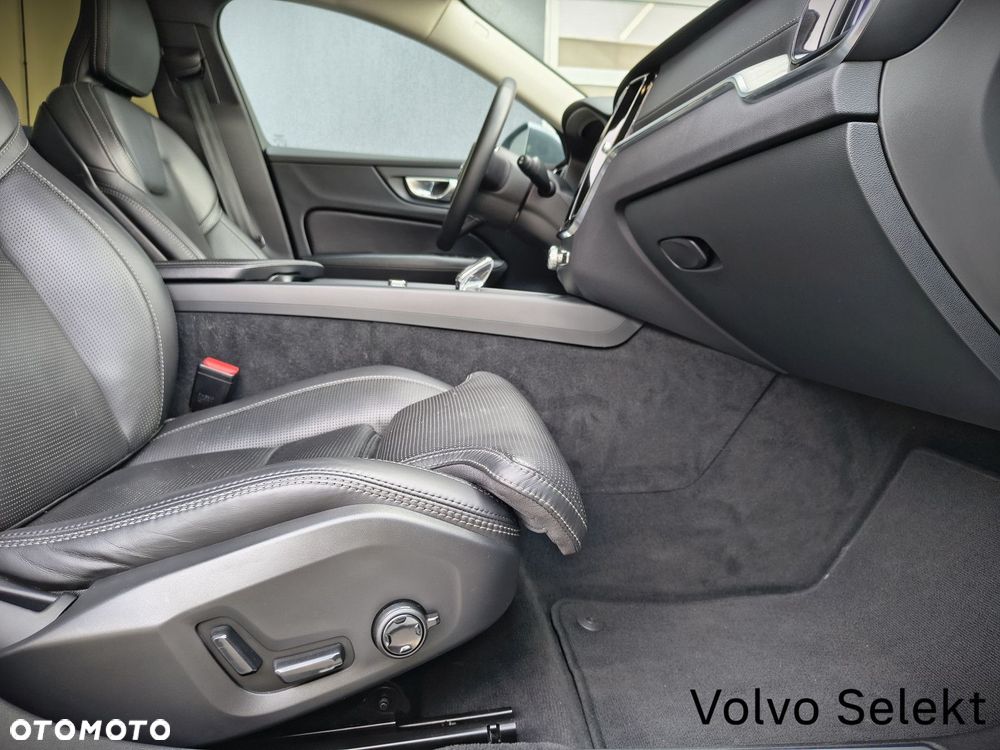 Volvo V60 Cross Country - 25