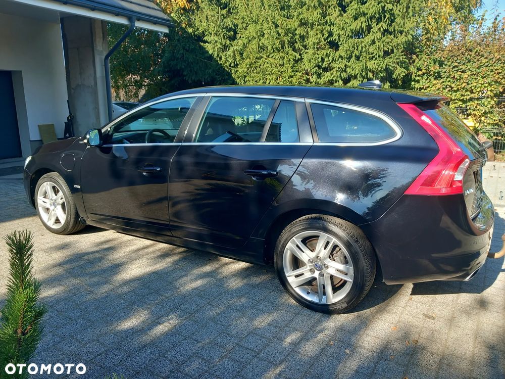 Volvo V60 D6 AWD Plug-in Hybrid Summum - 3