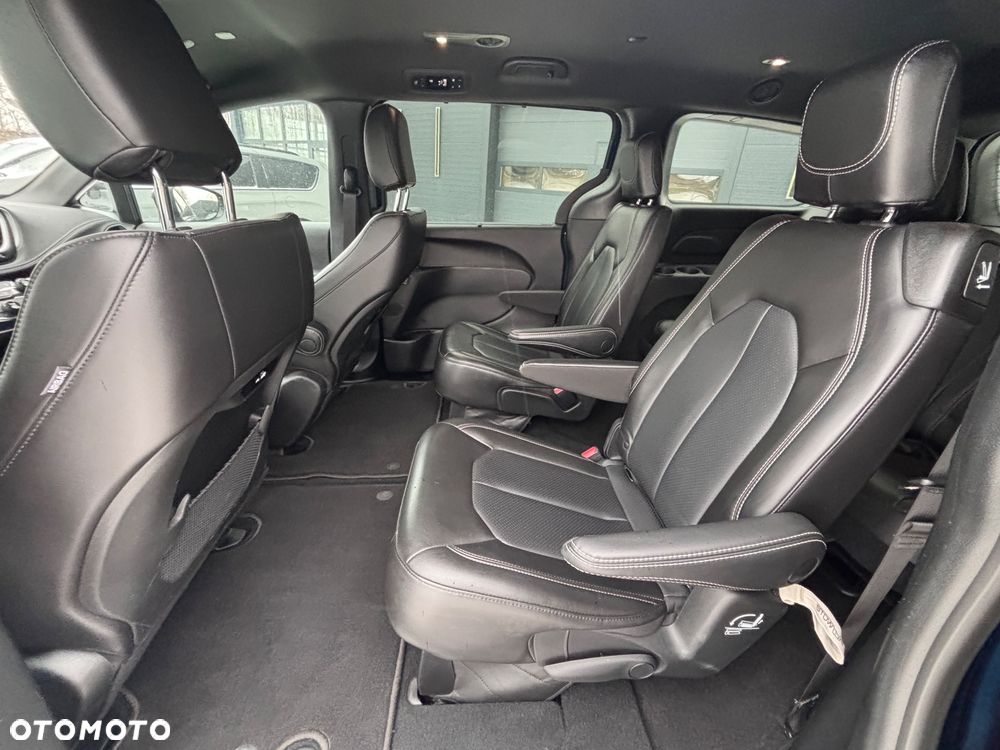 Chrysler Pacifica - 8