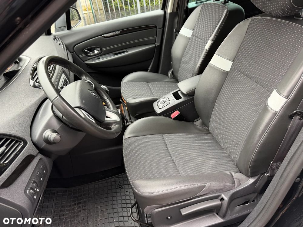 Renault Grand Scenic - 16