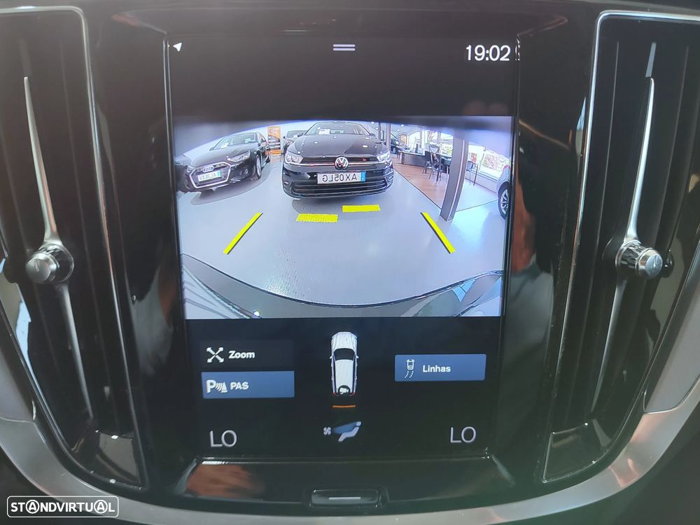 Volvo V60 2.0 D3 Momentum Geartronic - 17