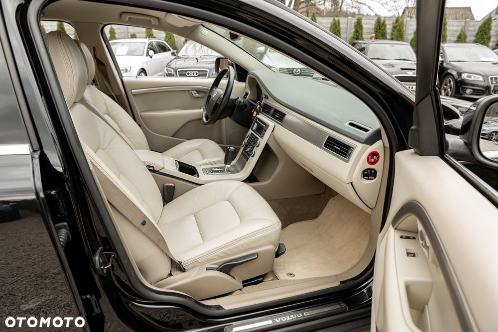 Volvo XC 70 D5 AWD Momentum - 25