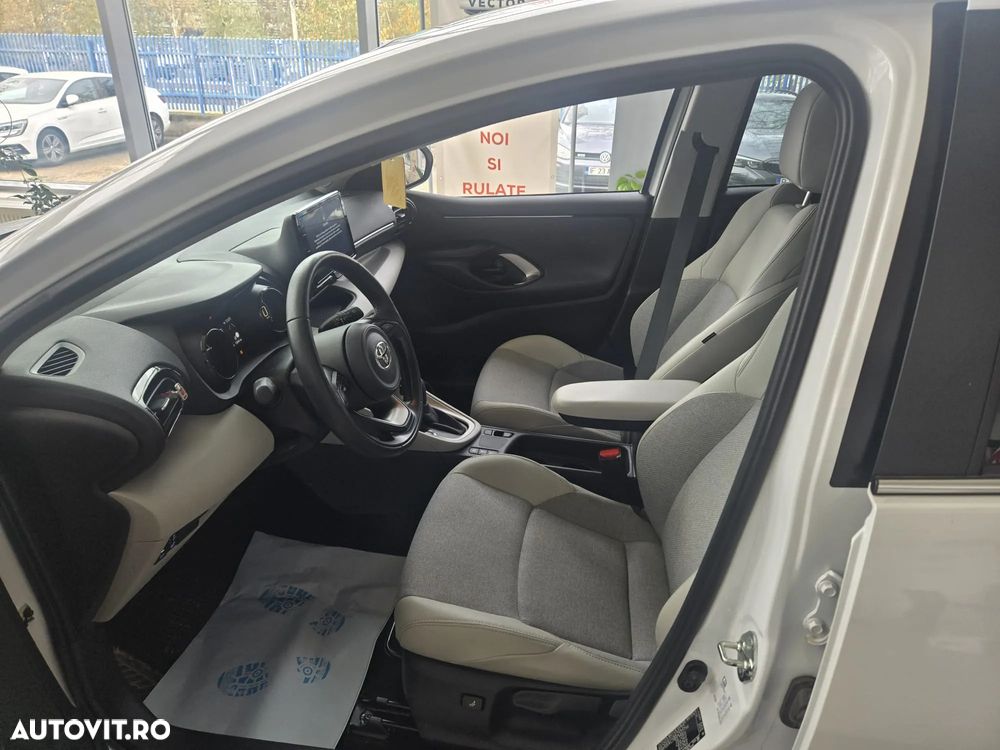 Toyota Yaris 1.5 VVT-i HSD Exclusive Elegant - 4