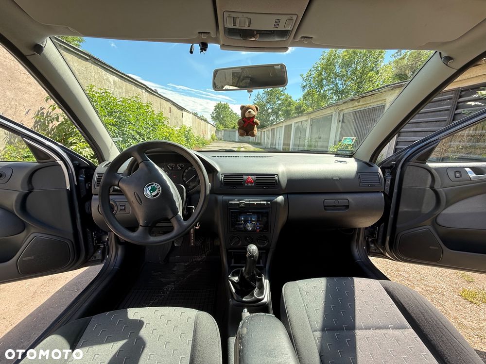 Skoda Octavia 1.6 Tour - 11