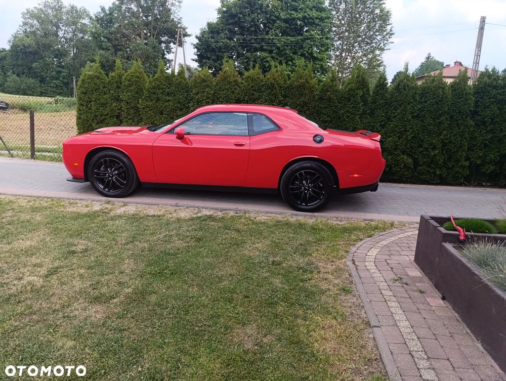 Dodge Challenger - 12