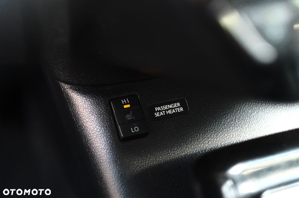 Toyota Prius (Hybrid) Executive - 28