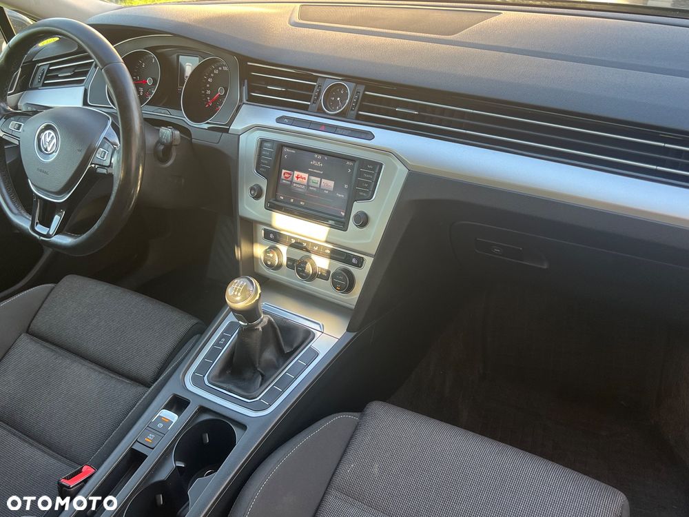 Volkswagen Passat 1.6 TDI BMT Comfortline - 21