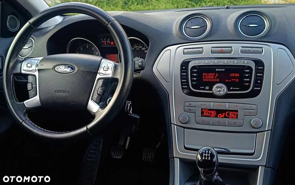 Ford Mondeo 2.0 Ambiente - 24