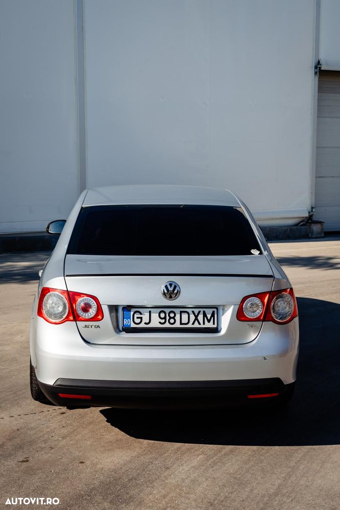 Volkswagen Jetta 1.9 TDI Comfortline - 4