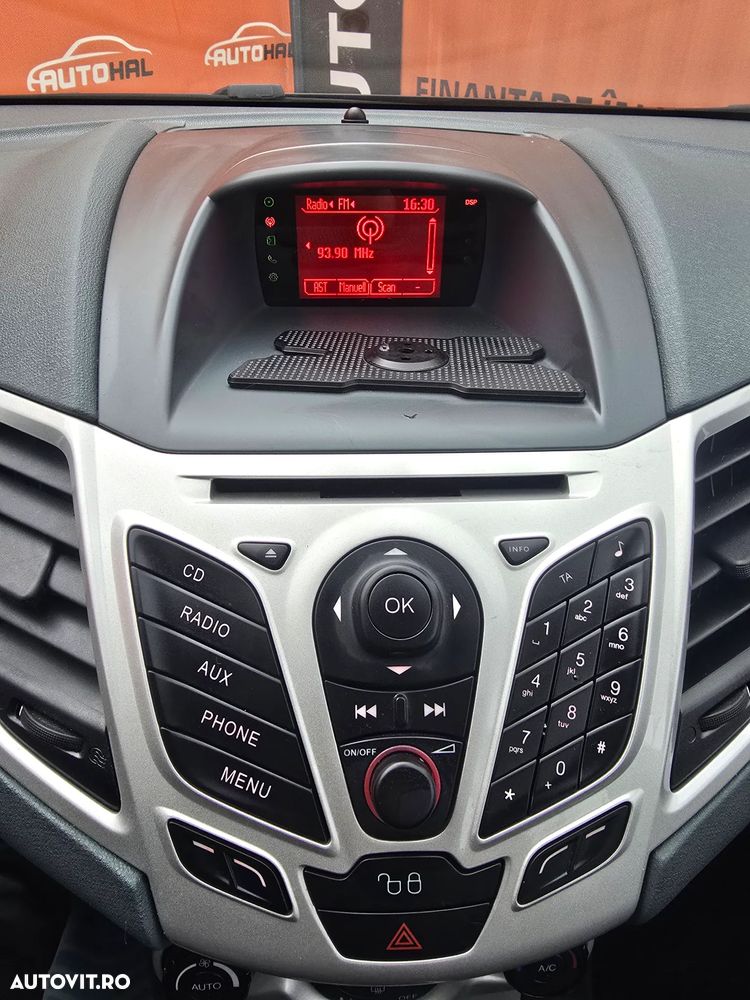 Ford Fiesta 1.4 Autom. Titanium - 11