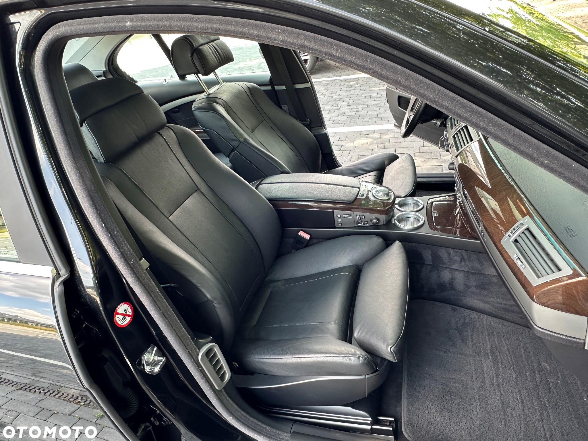 BMW Seria 7 745i - 21