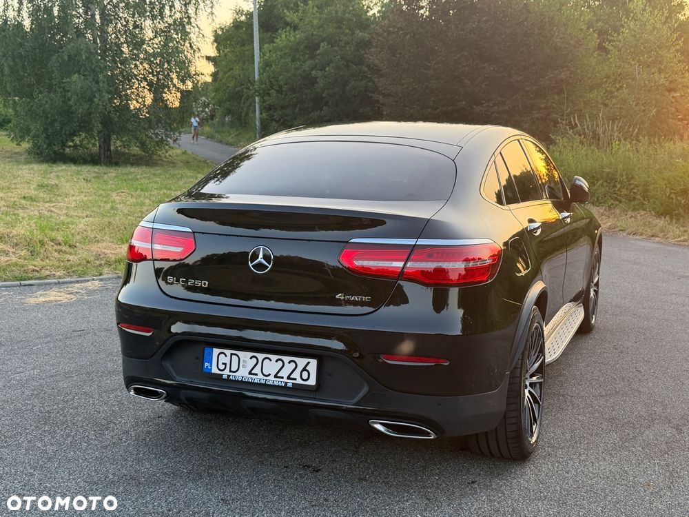 Mercedes-Benz GLC 250 4Matic 9G-TRONIC AMG Line - 16