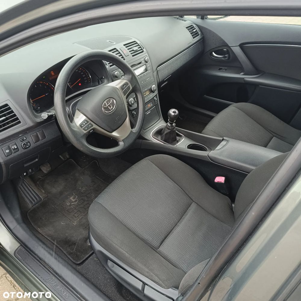 Toyota Avensis 1.6 Active - 8