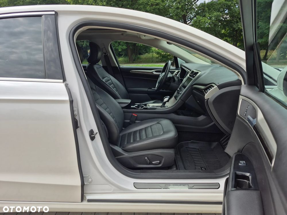 Ford Fusion - 28
