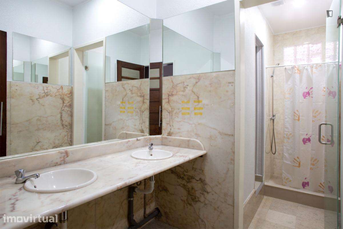 Quarto - localizado em Avenida da Liberdade Lisbon - Grande imagem: 4/10