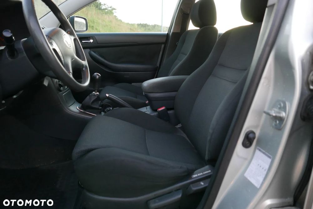 Toyota Avensis - 32