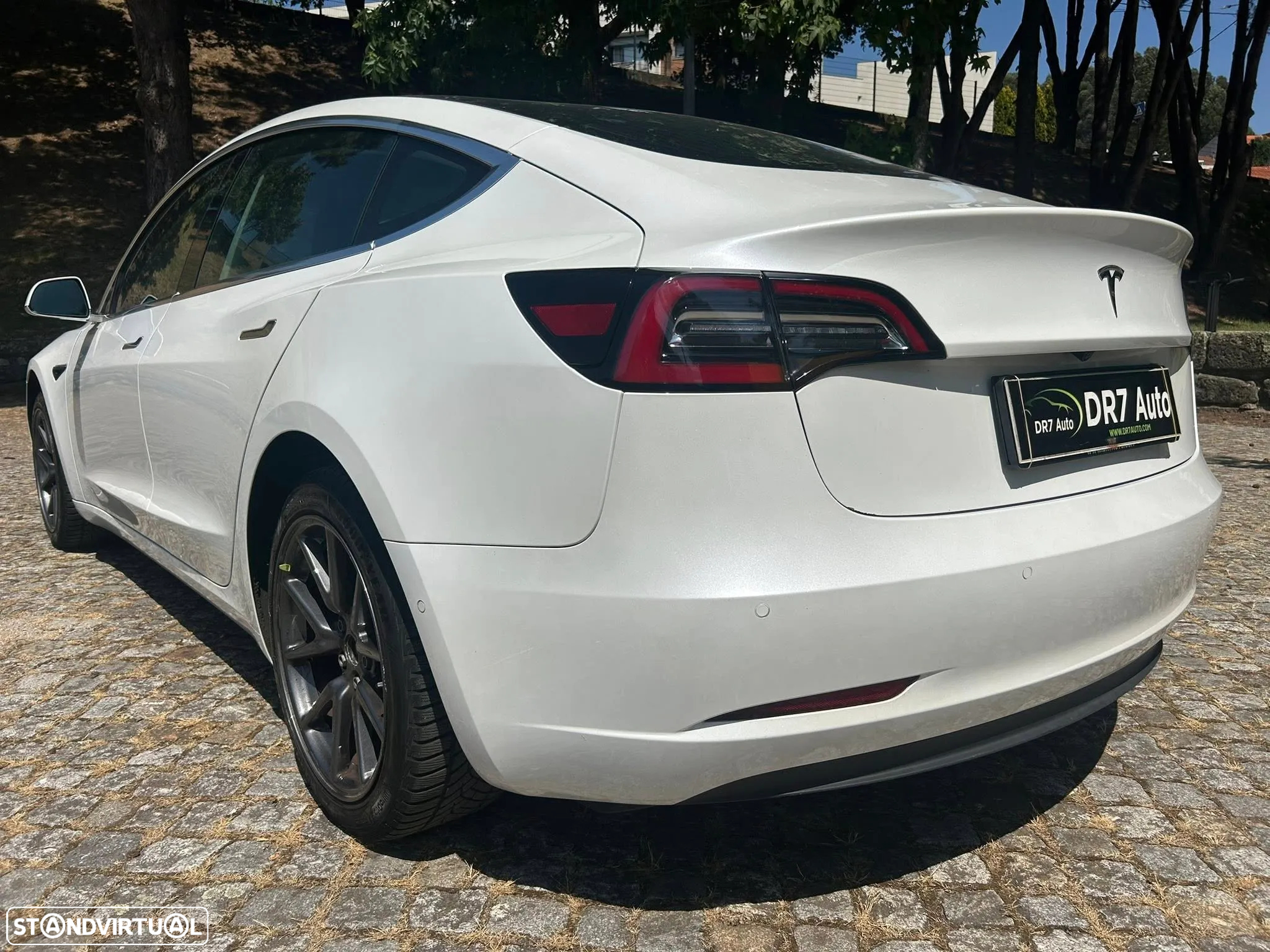 Tesla Model 3 Standard Range Plus RWD - 3