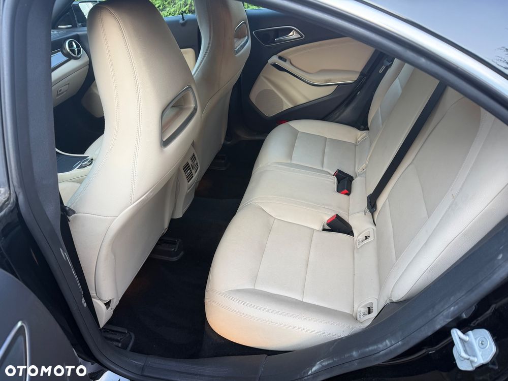 Mercedes-Benz CLA 250 7G-DCT AMG Line - 15