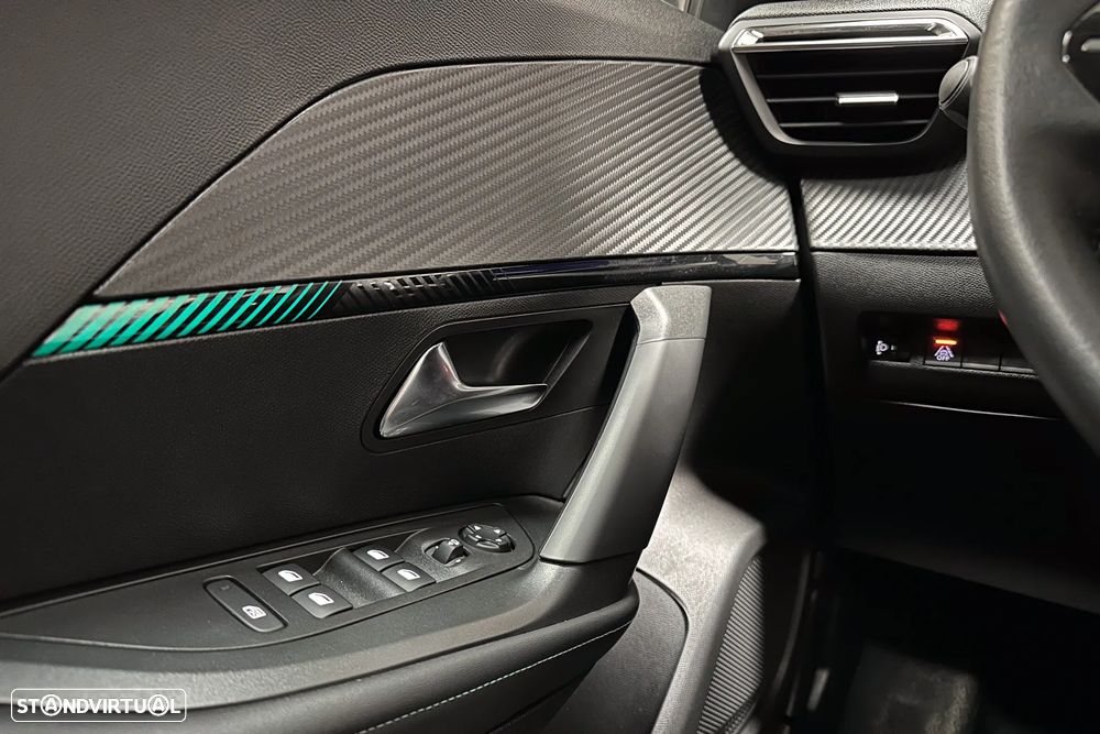 Peugeot 2008 PureTech 130 EAT8 Allure Pack - 42