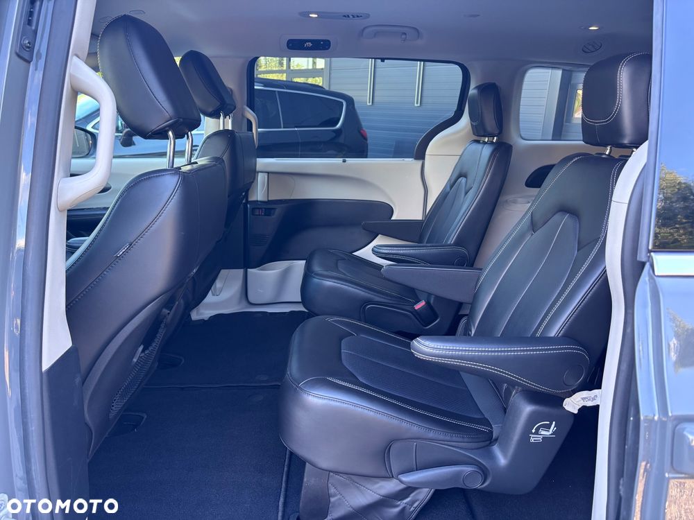 Chrysler Pacifica - 16