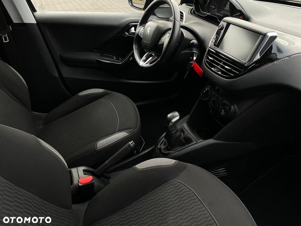 Peugeot 208 82 PureTech Style - 19