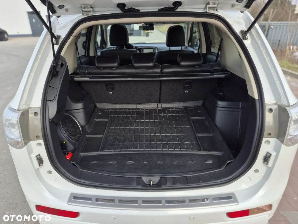 Mitsubishi Outlander PHEV Instyle NAVI + - 25