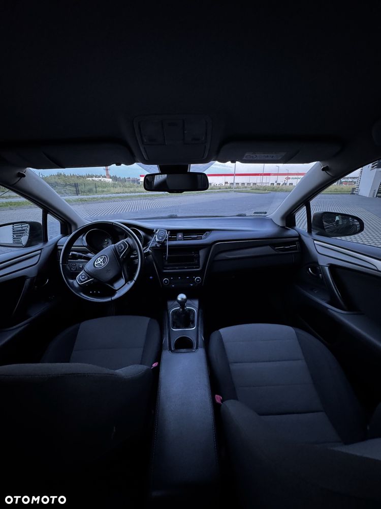 Toyota Avensis - 8