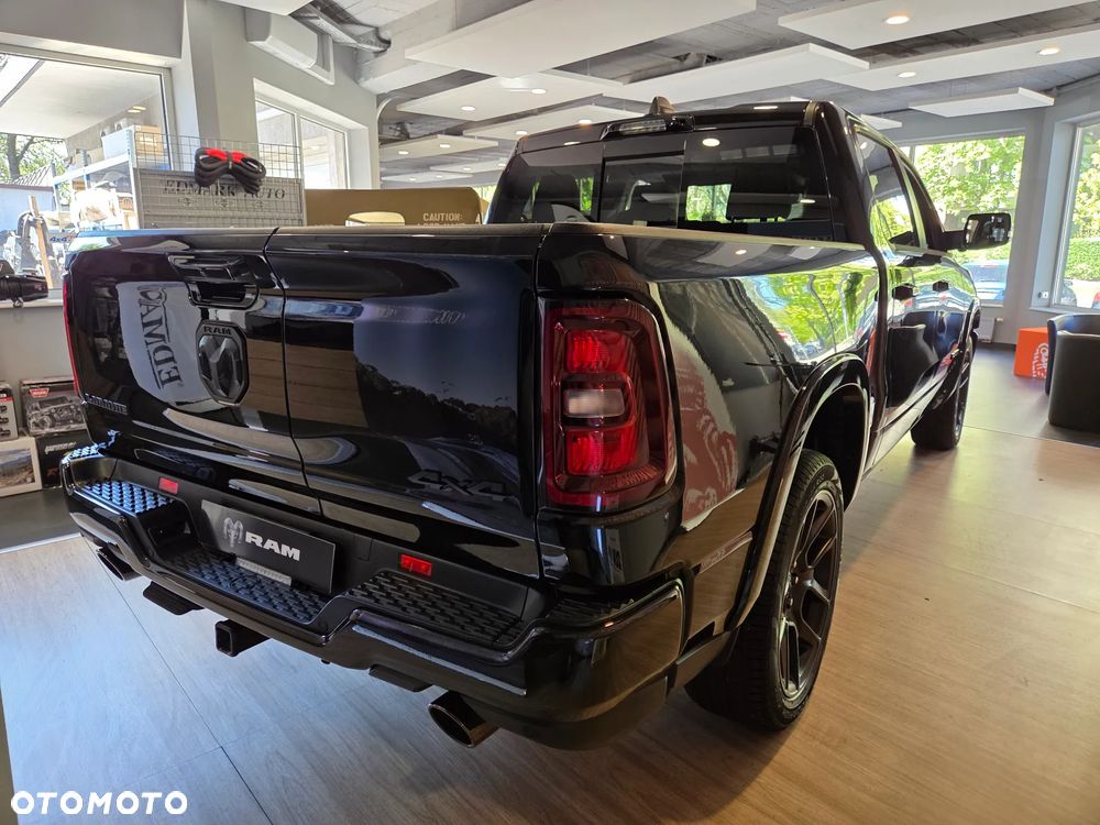 RAM 1500 Laramie Night Premium - 4