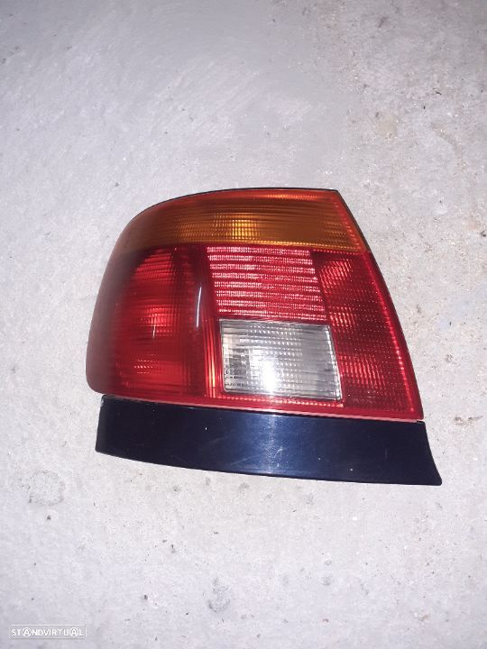 Farol tras lado condutor audi a4 b5