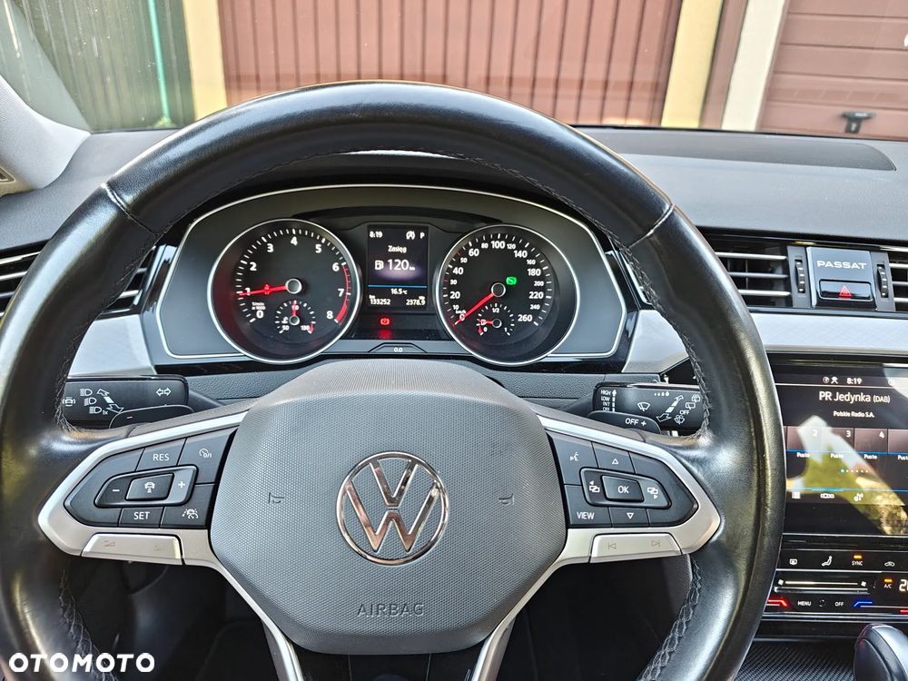 Volkswagen Passat - 24