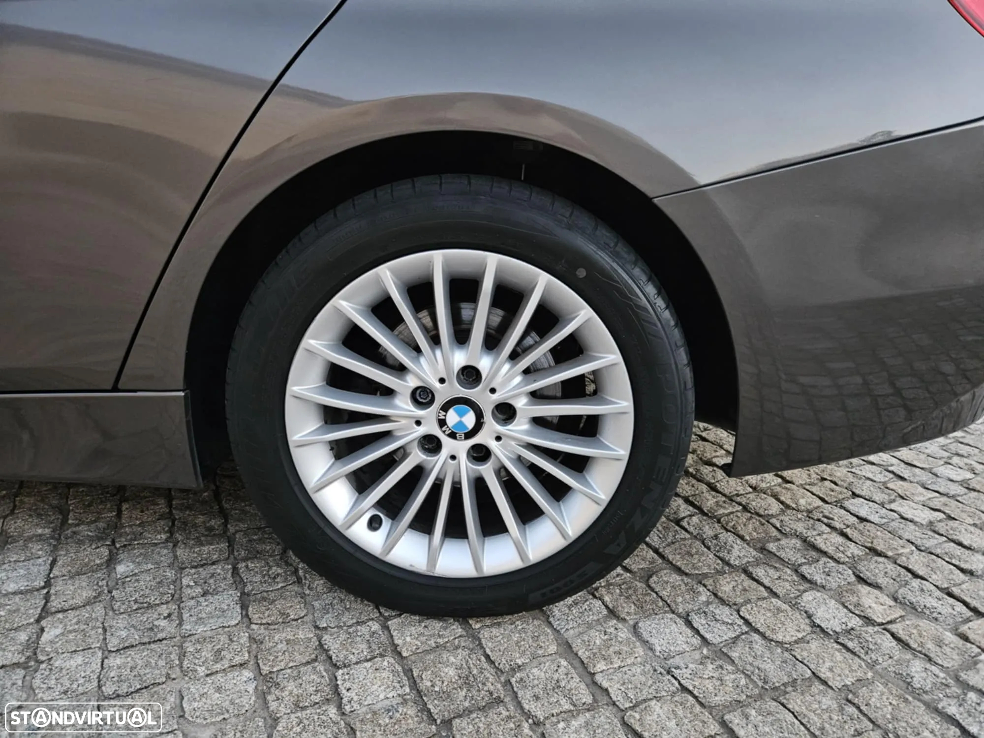 BMW 320 d Touring Line Luxury - 9
