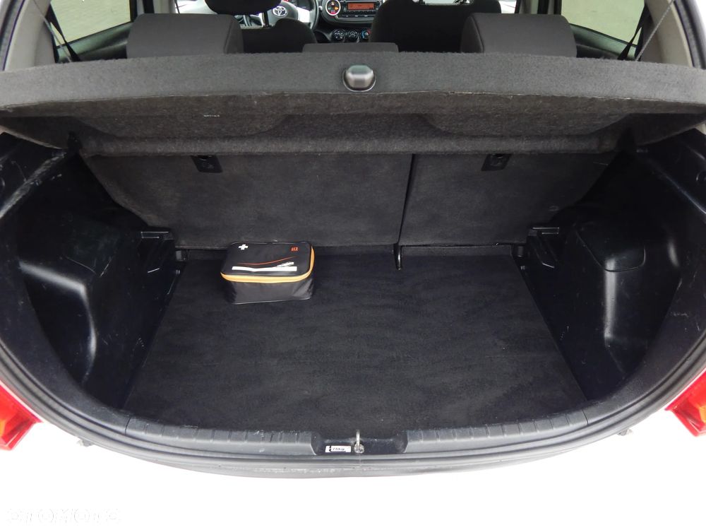 Toyota Yaris 1.33 VVT-i Comfort - 23