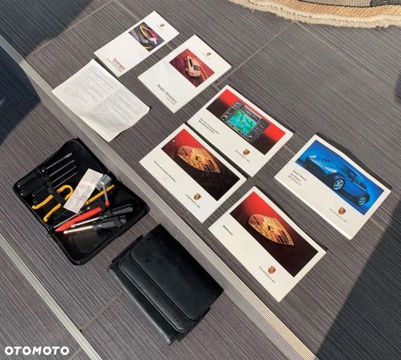 Porsche 911 Carrera 4 - 16