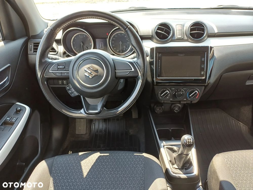 Suzuki Swift 1.2 Premium Plus - 12