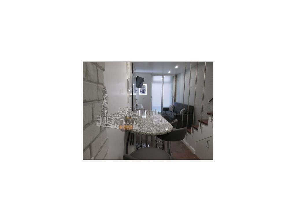 EXCELENTE APARTAMENTO T1K DUPLEX MOBILADO NO CENTRO HISTORICO DO PO... - Grande imagem: 4/20