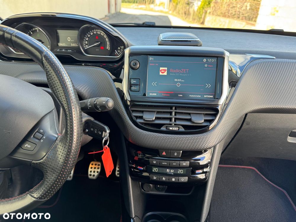 Peugeot 2008 1.6 BlueHDi Allure S&S - 16