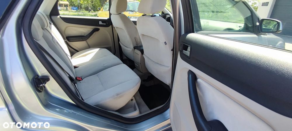 Ford Focus 1.6 16V Ghia - 20