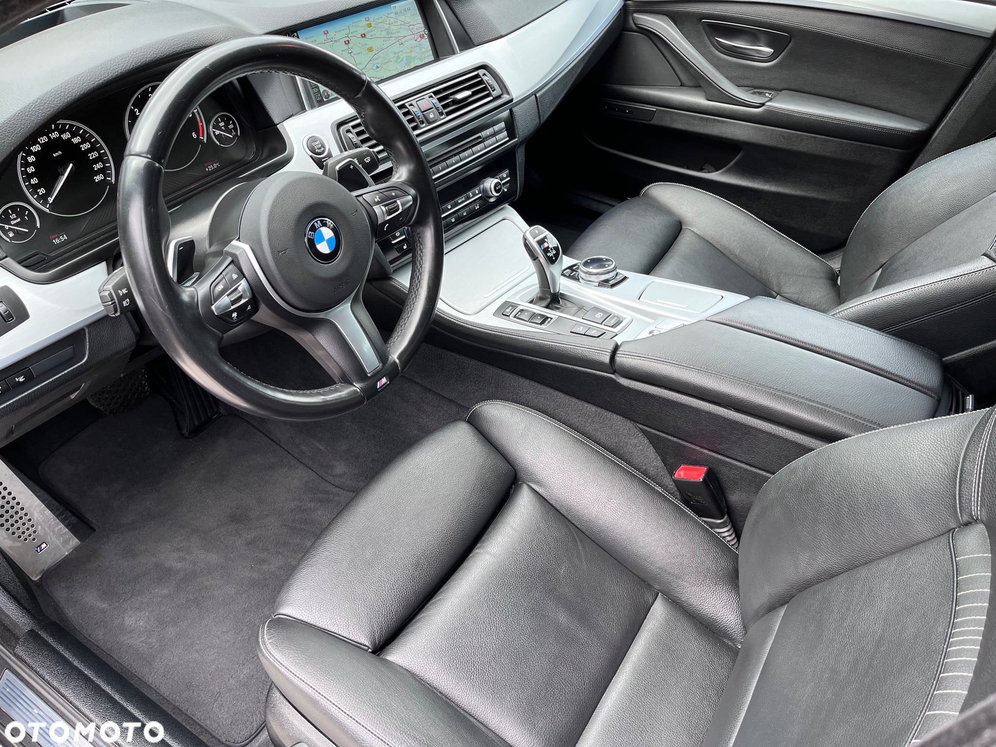 BMW Seria 5 M550d xDrive Touring Sport-Aut - 36