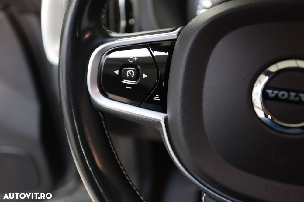 Volvo XC 60 T6 AWD Recharge Geartronic RDesign - 26