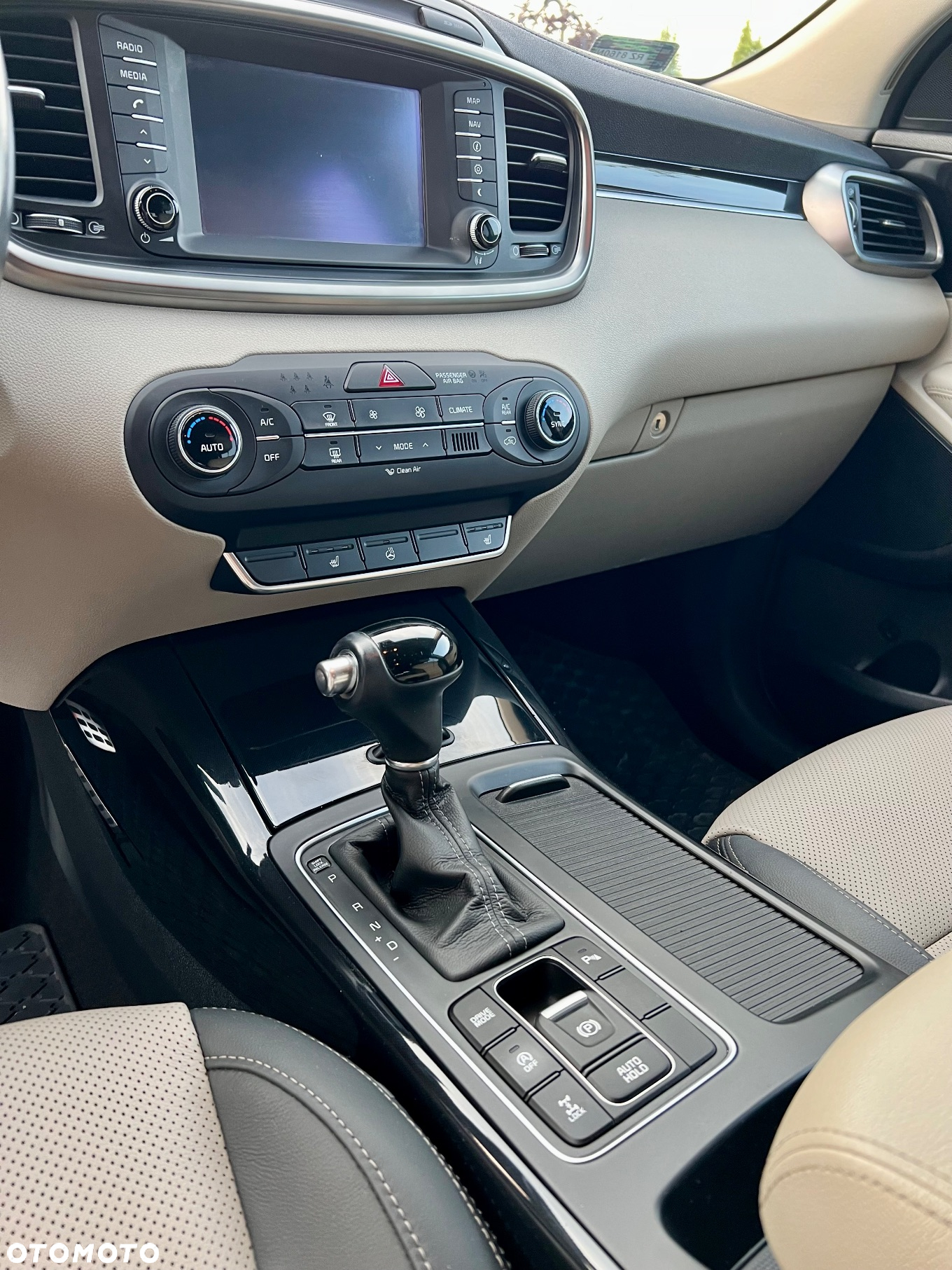 Kia Sorento 2.0 CRDI L - 24