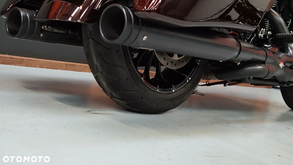 Harley-Davidson CVO Street Glide - 35