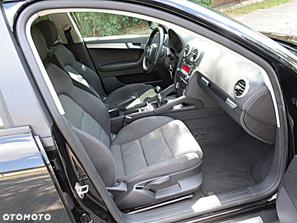Audi A3 Sportback 2.0 TDI DPF Ambiente - 17