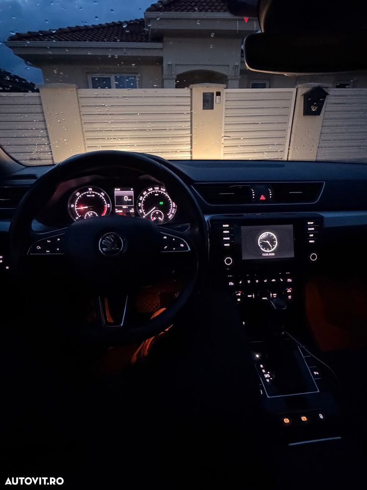Skoda Superb 2.0 TDI DSG Ambition - 22