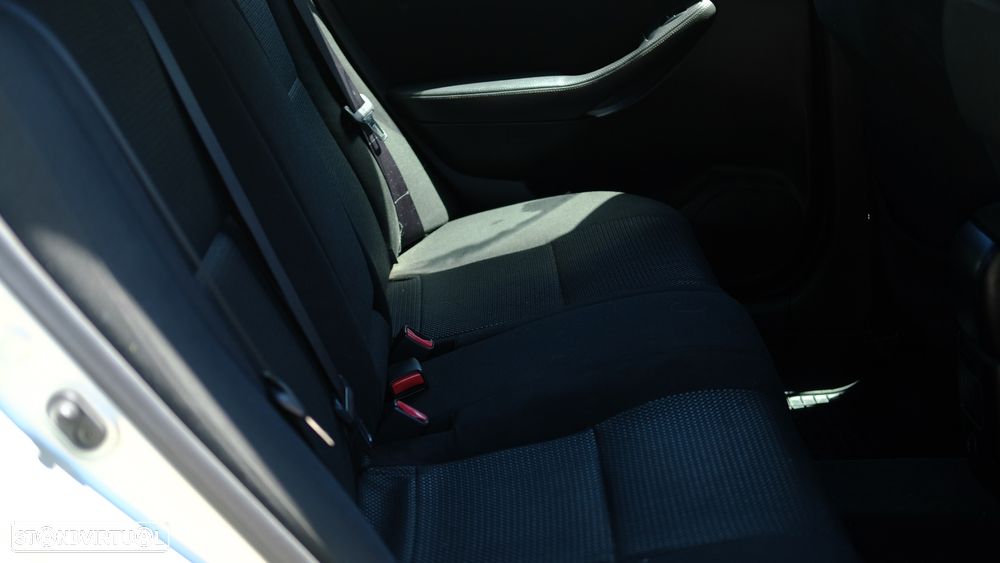 Toyota Avensis 2.0 D-4D - 12