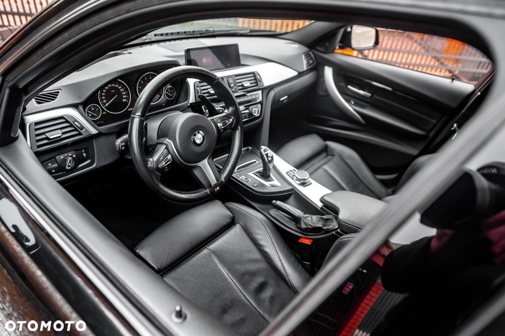 BMW Seria 3 330i xDrive Edition M Sport Shadow - 13